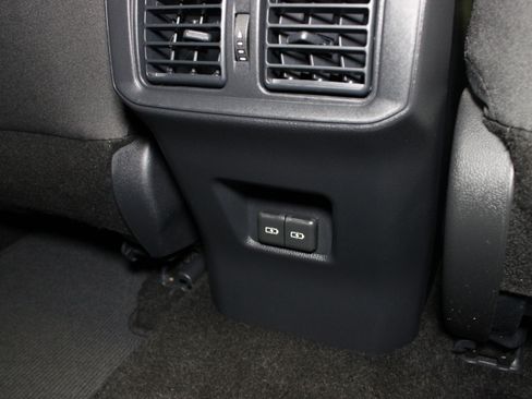Used 2025 Toyota RAV4 XLE FWD image 16