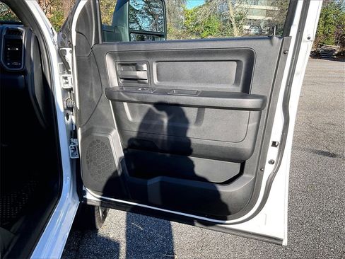 Used 2024 RAM 3500 Tradesman w/ Chrome Appearance Group image 25