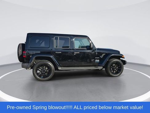 Used 2022 Jeep Wrangler Unlimited Sahara w/ Cold Weather Group AWD/4WD image 8