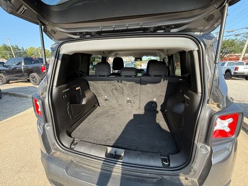 Used 2022 Jeep Renegade Latitude AWD/4WD image 26