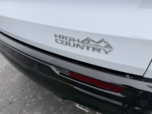 New 2026 Chevrolet Traverse High Country FWD image 9