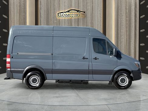 Used 2018 Mercedes-Benz Sprinter 2500 image 11