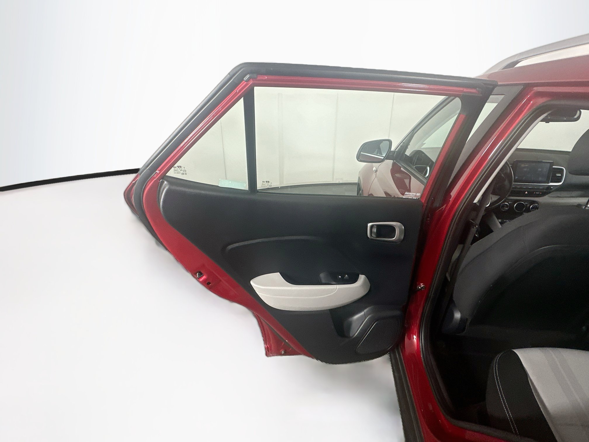 Used 2025 Hyundai Venue SEL FWD image 25