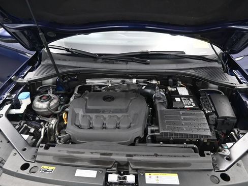 Used 2023 Volkswagen Tiguan SE w/ Panoramic Sunroof Package FWD image 16