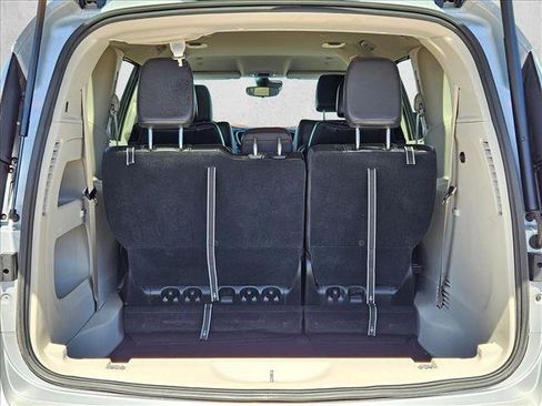 Used 2024 Chrysler Pacifica Touring-L FWD image 6