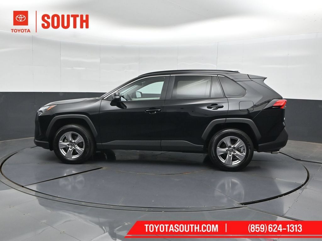 Used 2025 Toyota RAV4 XLE AWD/4WD image 7