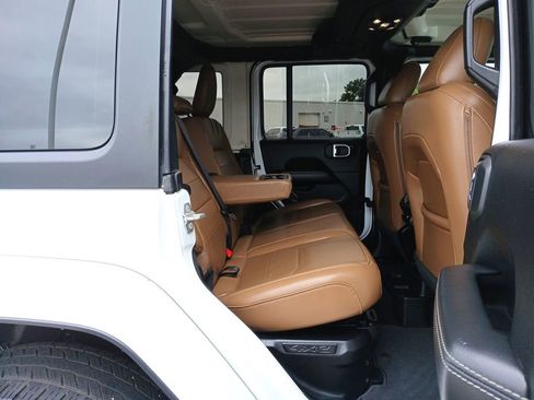 Used 2023 Jeep Wrangler Unlimited Sahara w/ Cold Weather Group AWD/4WD image 28