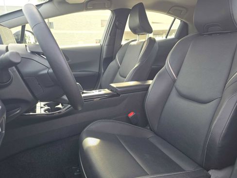 Used 2025 Toyota Prius XLE image 22