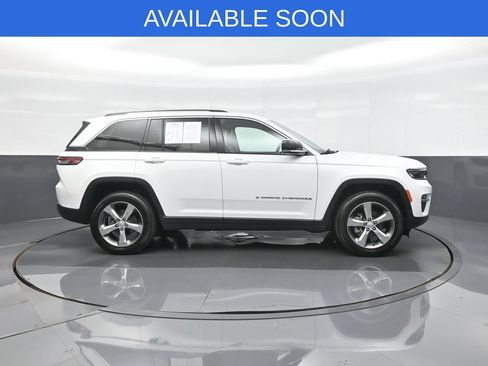 Used 2022 Jeep Grand Cherokee Limited AWD/4WD image 8