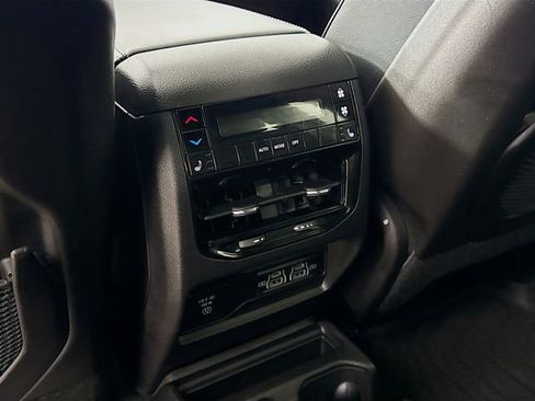 Used 2024 Jeep Grand Cherokee L Limited w/ Black Appearance Package image 26