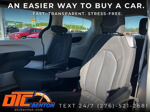 Used 2023 Chrysler Voyager LX FWD image 11