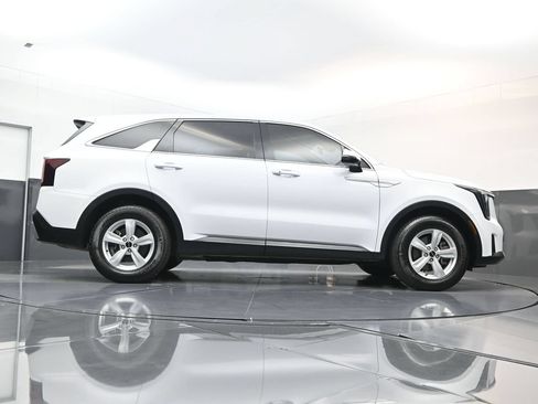 Used 2025 Kia Sorento LX FWD image 22