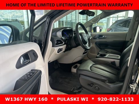 Used 2023 Chrysler Pacifica Touring-L FWD image 9
