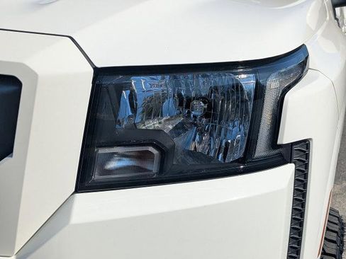 Used 2022 Nissan Frontier SV image 10