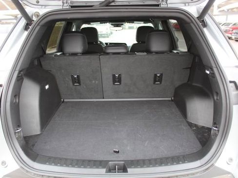 Used 2025 Chevrolet Equinox LT w/ Convenience Package II FWD image 5