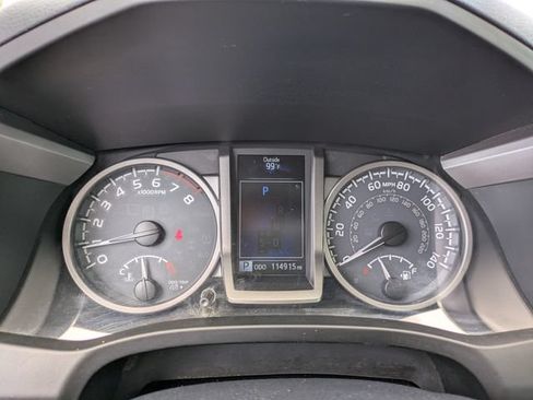 Used 2018 Toyota Tacoma SR5 RWD image 26