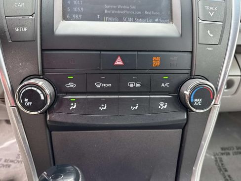Used 2015 Toyota Camry LE FWD image 30