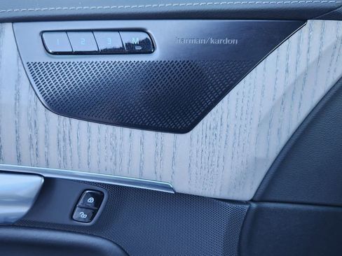 New 2025 Volvo XC90 T8 Ultra w/ Protection Package Premier image 5