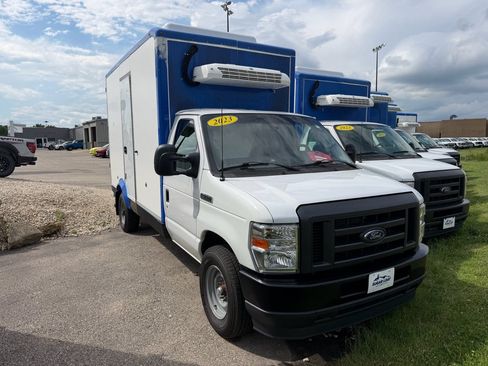 Used 2023 Ford E-350 and Econoline 350 Super Duty w/ Power Windows & Locks Group RWD image 3