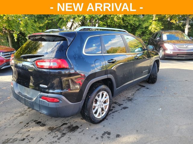 Used 2015 Jeep Cherokee Latitude w/ Cold Weather Group FWD image 3