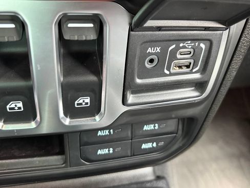 Used 2025 Jeep Wrangler Sport AWD/4WD image 20
