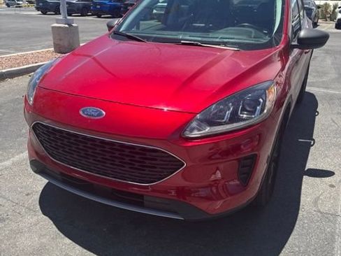 Used 2022 Ford Escape SE w/ Convenience Package FWD image 1