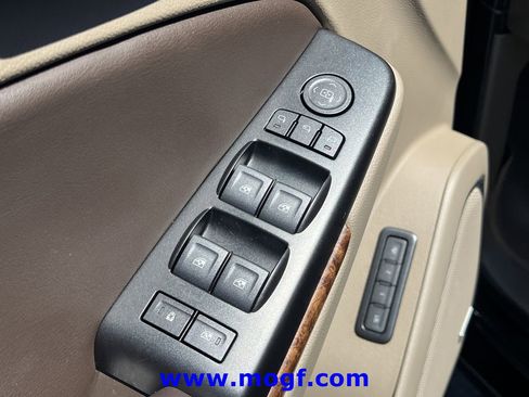 Used 2020 Chevrolet Suburban Premier image 19
