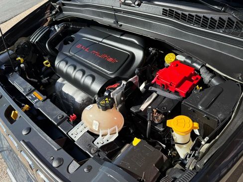 Used 2019 Jeep Renegade Latitude w/ UConnect 8.4 Nav Group image 24