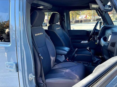 Used 2015 Jeep Wrangler Unlimited Sahara image 8