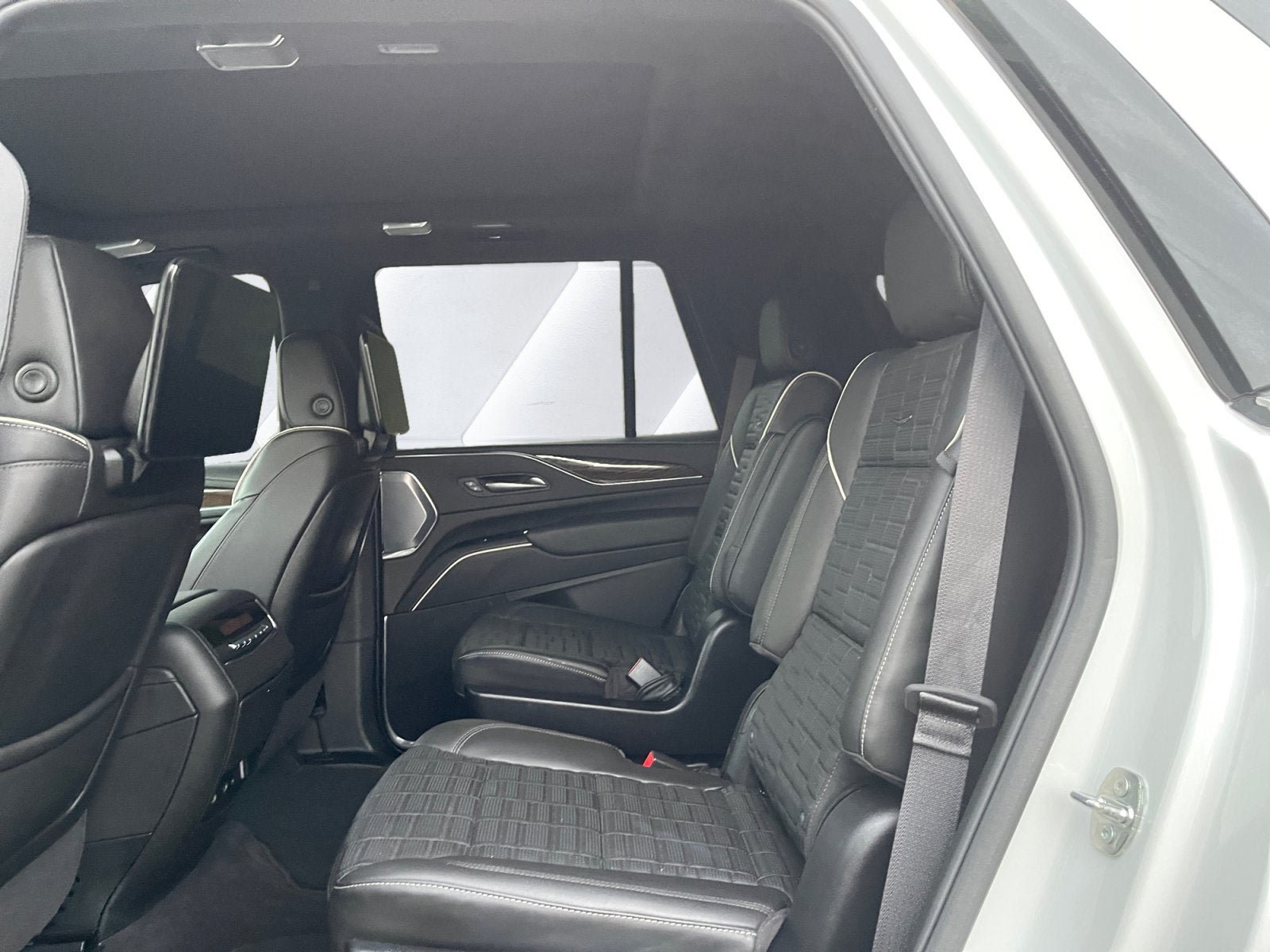 Used 2024 Cadillac Escalade Premium Luxury Platinum AWD/4WD image 14