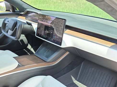 Used 2022 Tesla Model S AWD/4WD image 21