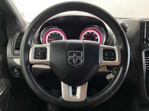 Used 2016 Dodge Grand Caravan SXT w/ UConnect Hands-Free Group image 17