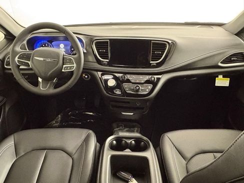 New 2026 Chrysler Pacifica Select FWD image 36