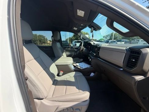 Used 2025 GMC Sierra 1500 SLT AWD/4WD image 6