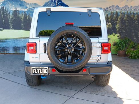 Used 2023 Jeep Wrangler Unlimited Sahara w/ Cold Weather Group AWD/4WD image 5