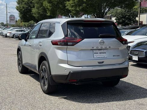 Used 2024 Nissan Rogue SV AWD/4WD image 7