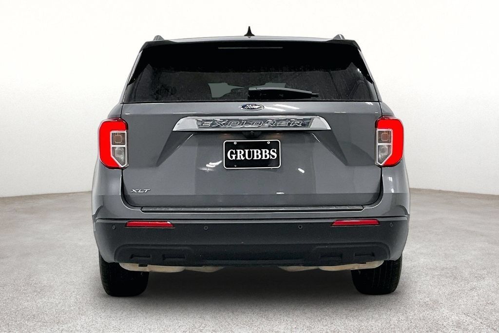 Used 2024 Ford Explorer XLT RWD image 5