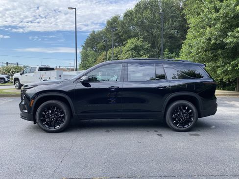 Used 2025 Chevrolet Traverse LT w/ Midnight/Sport Edition FWD image 6