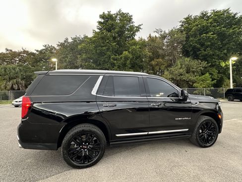 Used 2023 GMC Yukon Denali w/ Denali Reserve Package image 11