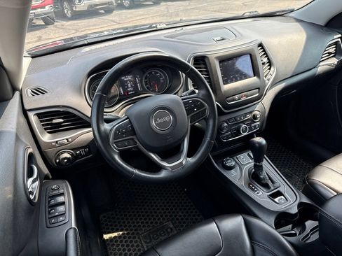 Used 2019 Jeep Cherokee Latitude Plus w/ Cold Weather Group AWD/4WD image 11
