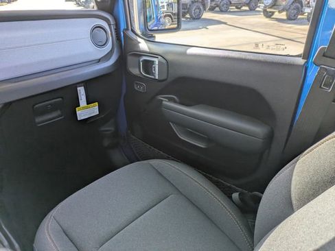 New 2026 Jeep Gladiator Sport AWD/4WD image 18