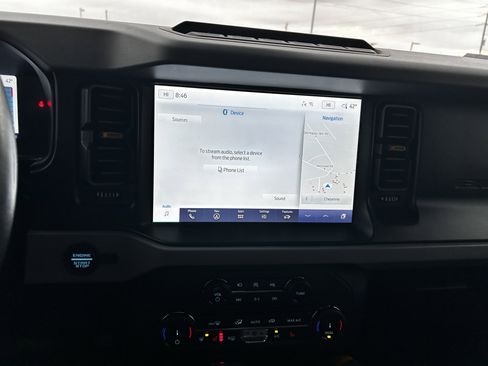 Used 2022 Ford Bronco Badlands image 16