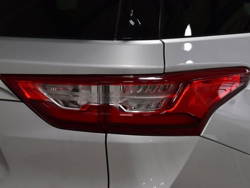 Used 2018 Chevrolet Traverse LT image 19