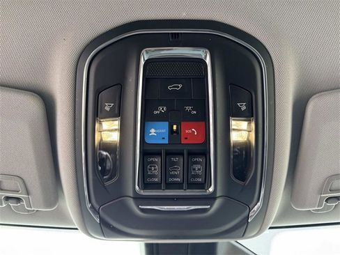 Used 2023 Jeep Grand Cherokee Limited image 23