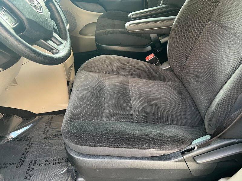 Used 2018 Dodge Grand Caravan SE w/ UConnect Hands-Free Group FWD image 18