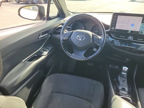 Used 2019 Toyota C-HR XLE FWD image 16