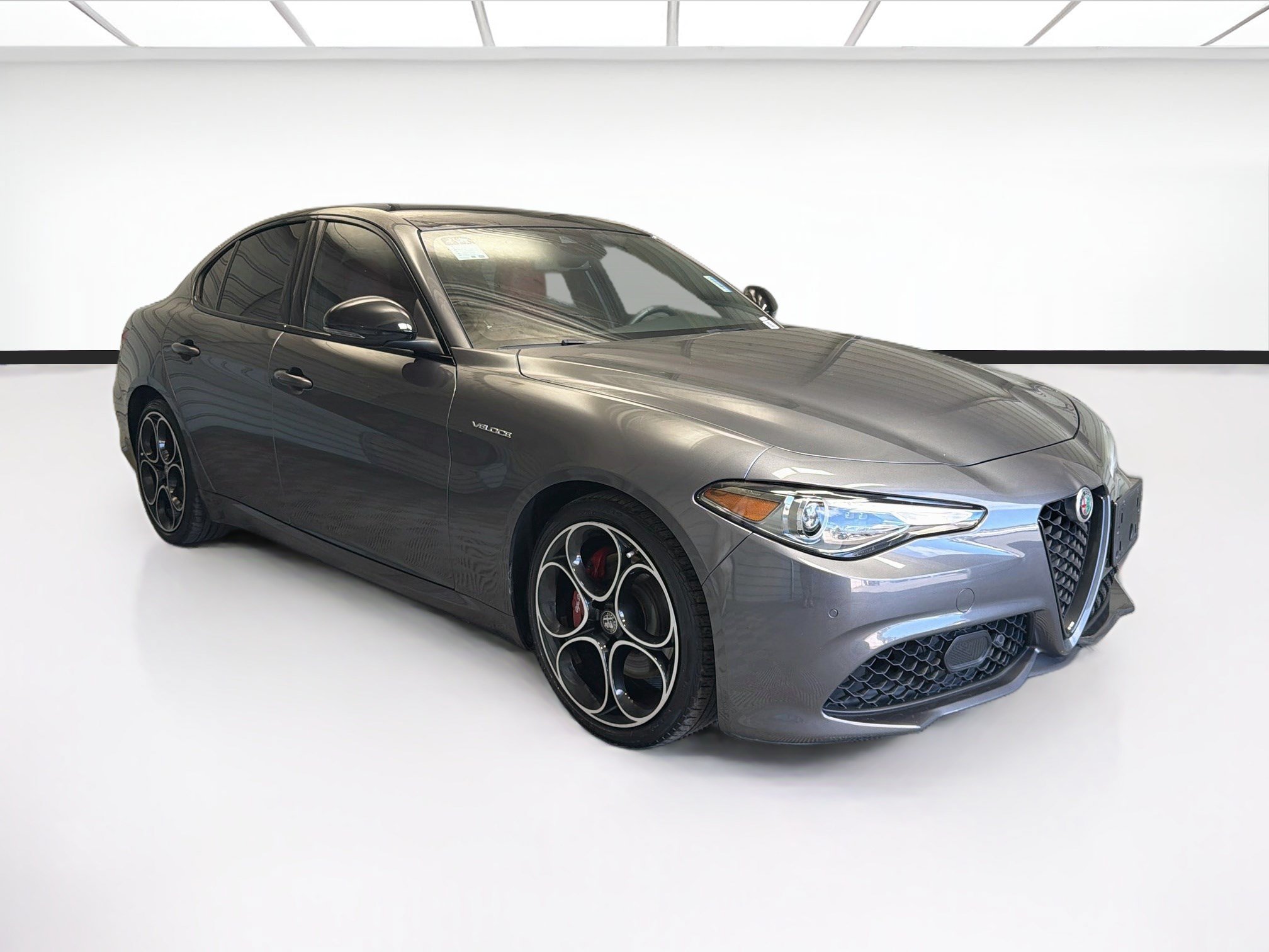 Used 2023 Alfa Romeo Giulia Veloce RWD image 3