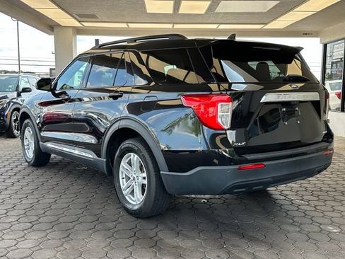 Used 2023 Ford Explorer XLT AWD/4WD image 32