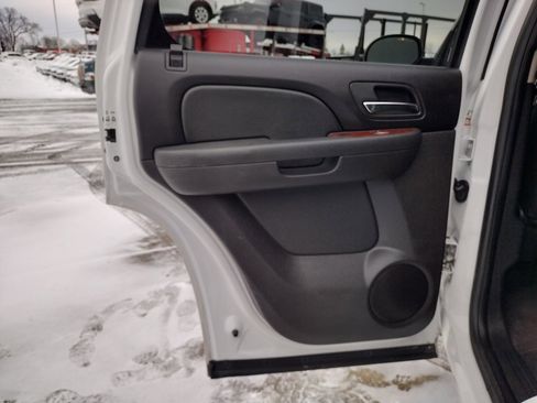 Used 2014 GMC Yukon SLE image 11