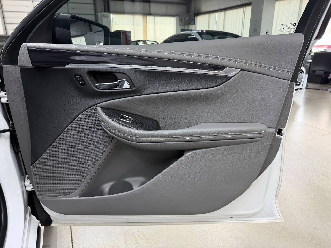 Used 2018 Chevrolet Impala LS FWD image 16